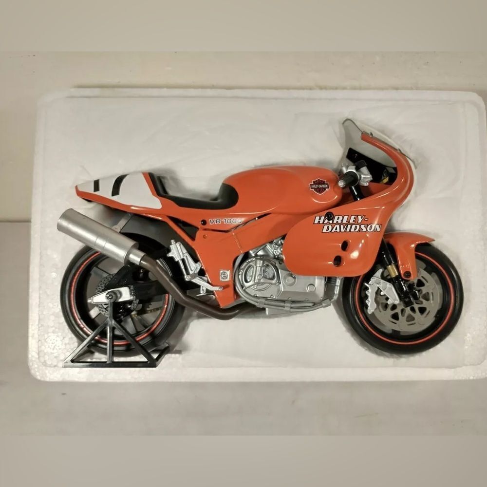 Harley Davidson Superbike VR 1000 1:9 Scale Metal Replica HD 98209-95V NIB